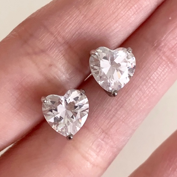 925 Silver & Diamond heart stud earrings - Picture 1 of 12